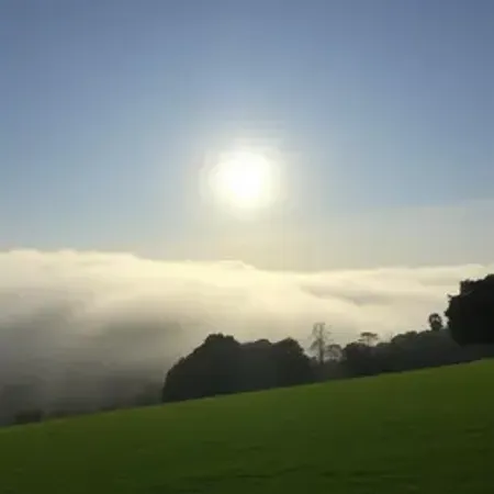 Previsão do tempo hoje para São Bernardo do Campo (SP): dia de sol, com nevoeiro ao amanhecer; as nuvens aumentam no decorrer da tarde