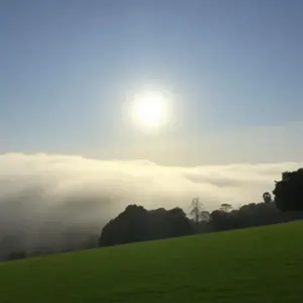 Previsão do tempo hoje para São Bernardo do Campo (SP): dia de sol, com nevoeiro ao amanhecer; as nuvens aumentam no decorrer da tarde