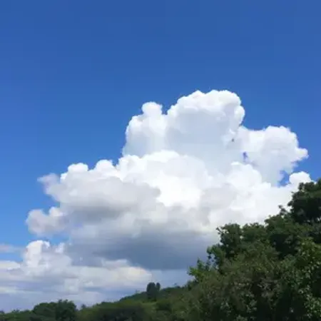 Previsão do tempo hoje para São Bernardo do Campo (SP): sol com muitas nuvens durante o dia e períodos de céu nublado; noite de céu limpo