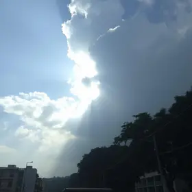 Previsão do tempo hoje para São Bernardo do Campo (SP): sol com muitas nuvens de manhã passando a nublado, com possibilidade de garoa, à noite; noite com muitas nuvens