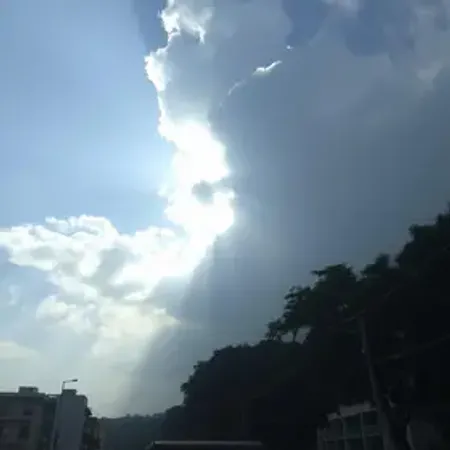 Previsão do tempo hoje para São Bernardo do Campo (SP): sol com muitas nuvens de manhã passando a nublado, com possibilidade de garoa, à noite; noite com muitas nuvens