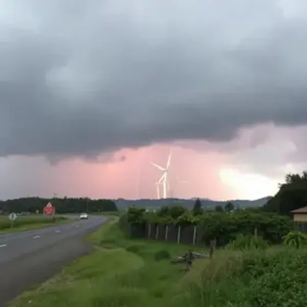 Ventos fortes de até 90 km/h já atingem o ABC e Defesa Civil alerta para temporais até quinta