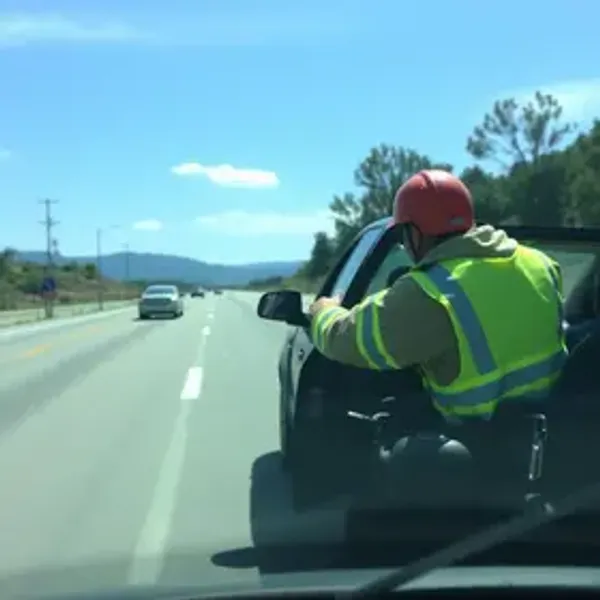 Motorista de 52 anos passa mal, perde a consciência e bate carro no Baeta Neves