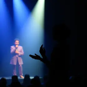 Em São Bernardo, Teatro Elis Regina recebe espetáculo gratuito que aborda memória, silêncio, abandono e medo